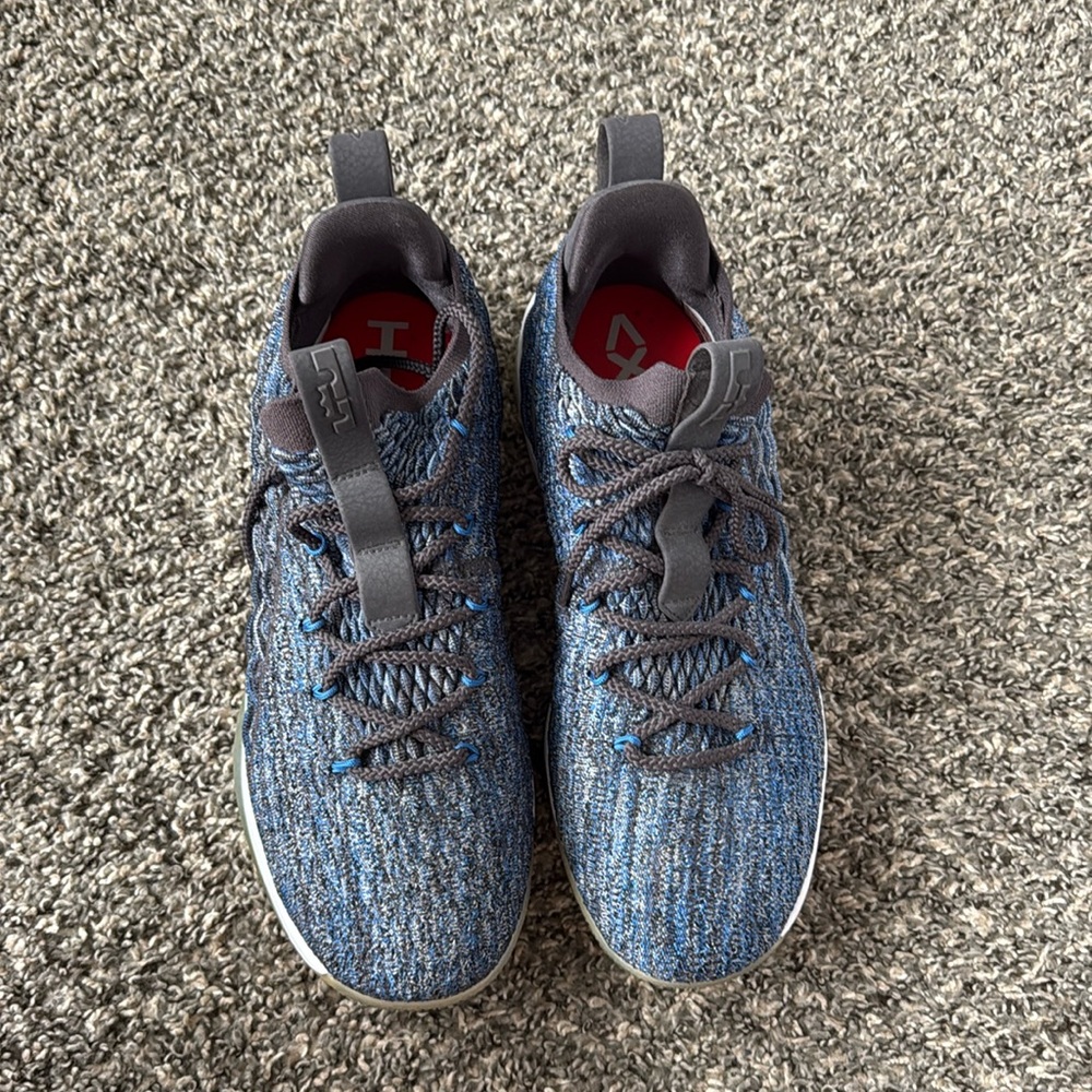 Men’s Size 11 - Nike LeBron 15 Low Signal Blue